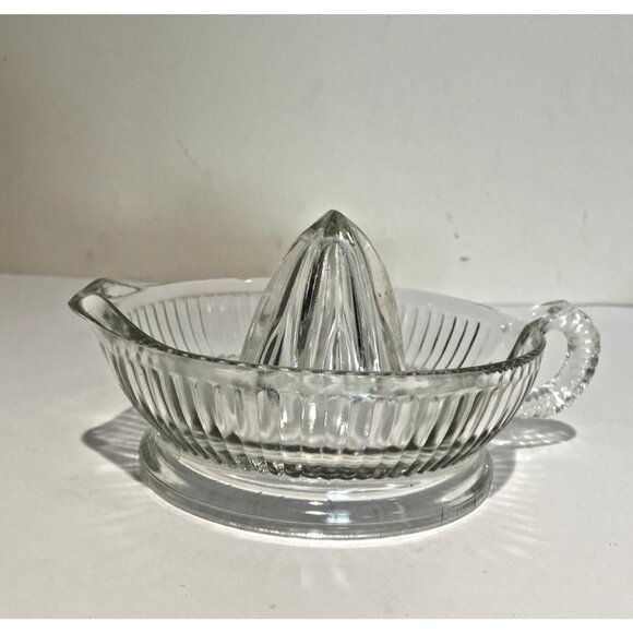 Vintage 1930’s Anchor Hocking Reamer Citrus Juicer with Ribbed Handle and Spout - Picture 1 of 12